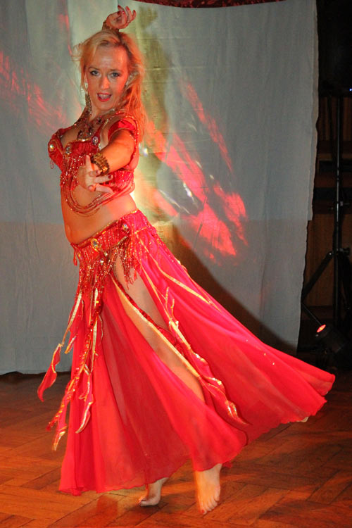 Athin&aacute; bei der 4. Magic of Orient Gala-Dinnershow in Glauchau im September 2012