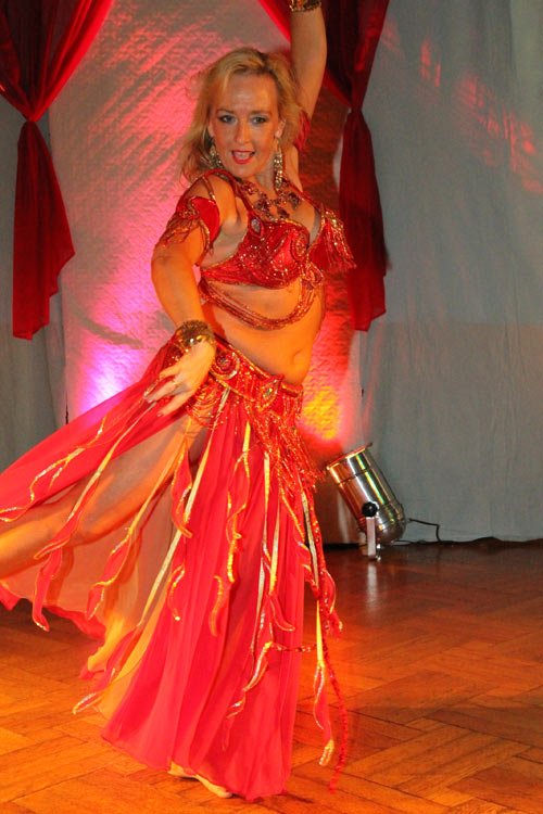 Athin&aacute; bei der 4. Magic of Orient Gala-Dinnershow in Glauchau im September 2012