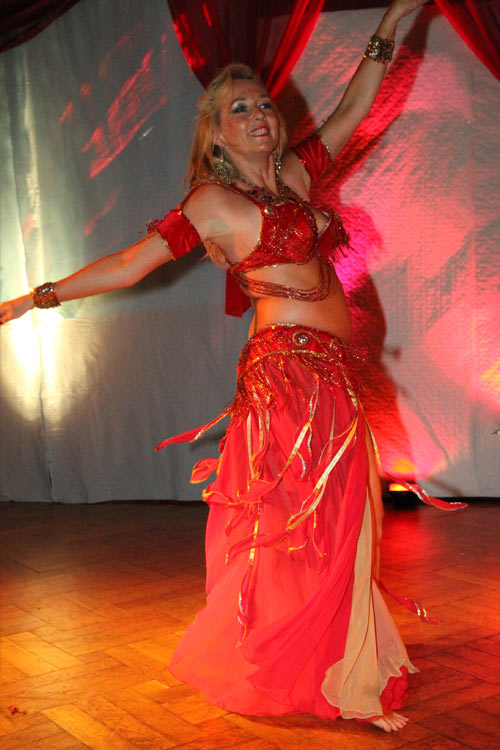 Athin&aacute; bei der 4. Magic of Orient Gala-Dinnershow in Glauchau im September 2012