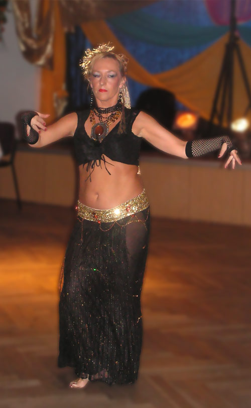 Athin&aacute; mit Asian-Tribal-Fusion bei der Orientparty in Erfurt im Juni 2012