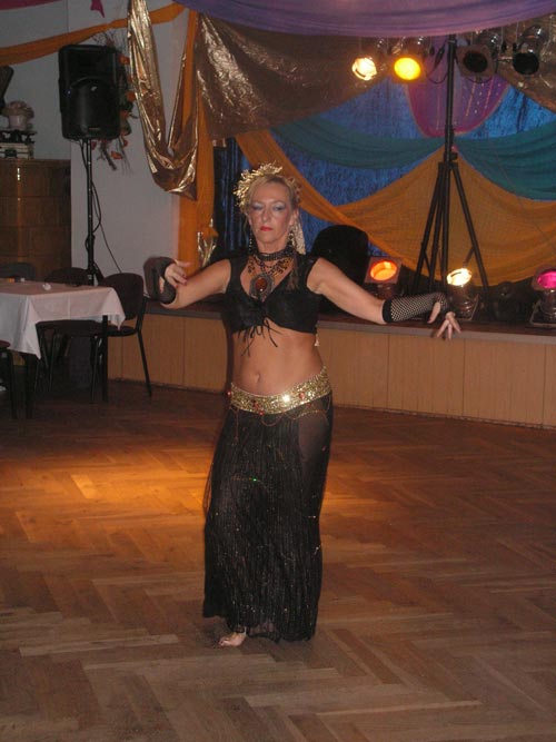 Athin&aacute; mit Asian-Tribal-Fusion bei der Orientparty in Erfurt im Juni 2012