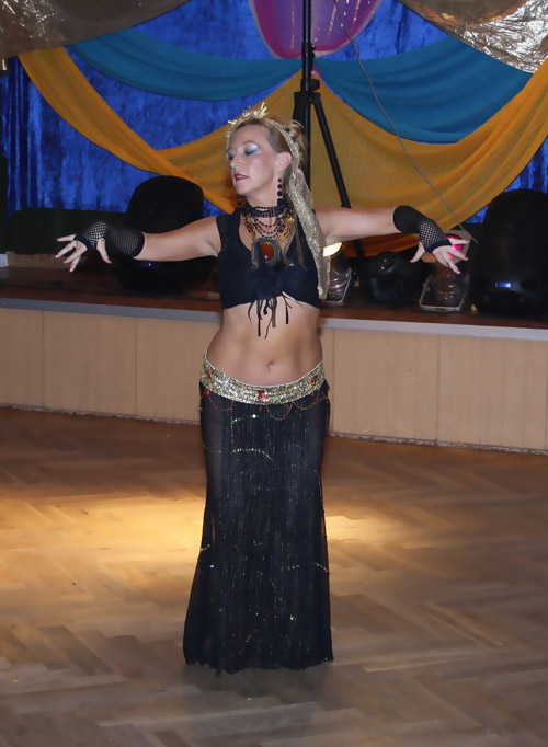 Athin&aacute; mit Asian-Tribal-Fusion bei der Orientparty in Erfurt im Juni 2012