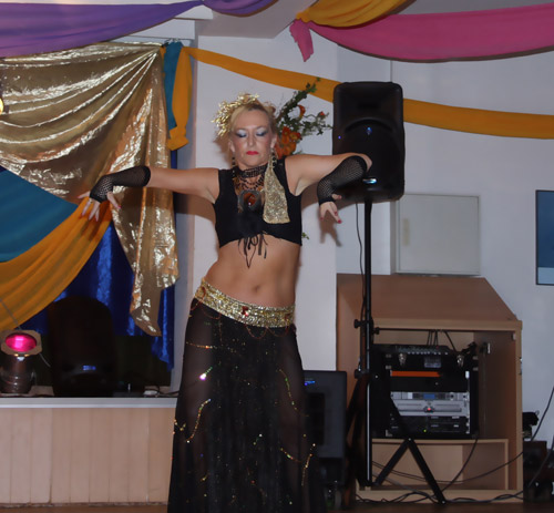 Athin&aacute; mit Asian-Tribal-Fusion bei der Orientparty in Erfurt im Juni 2012
