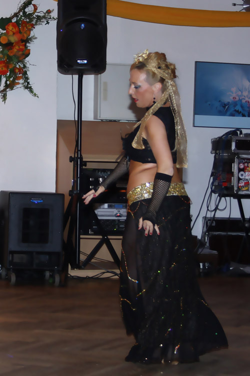 Athin&aacute; mit Asian-Tribal-Fusion bei der Orientparty in Erfurt im Juni 2012